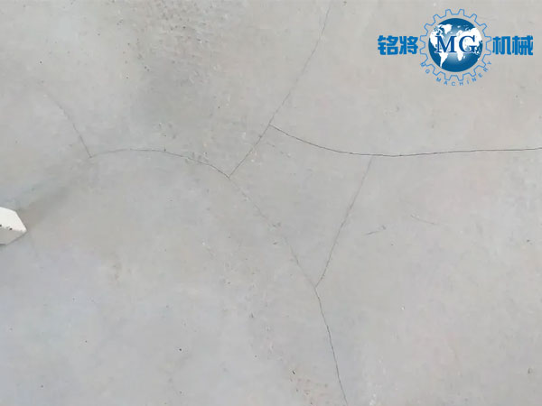 都說石膏基自流平抗開裂，可為啥到處開裂？